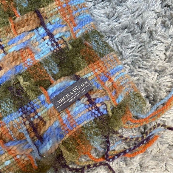 Italian Woven Scarf - Picture 4 of 4